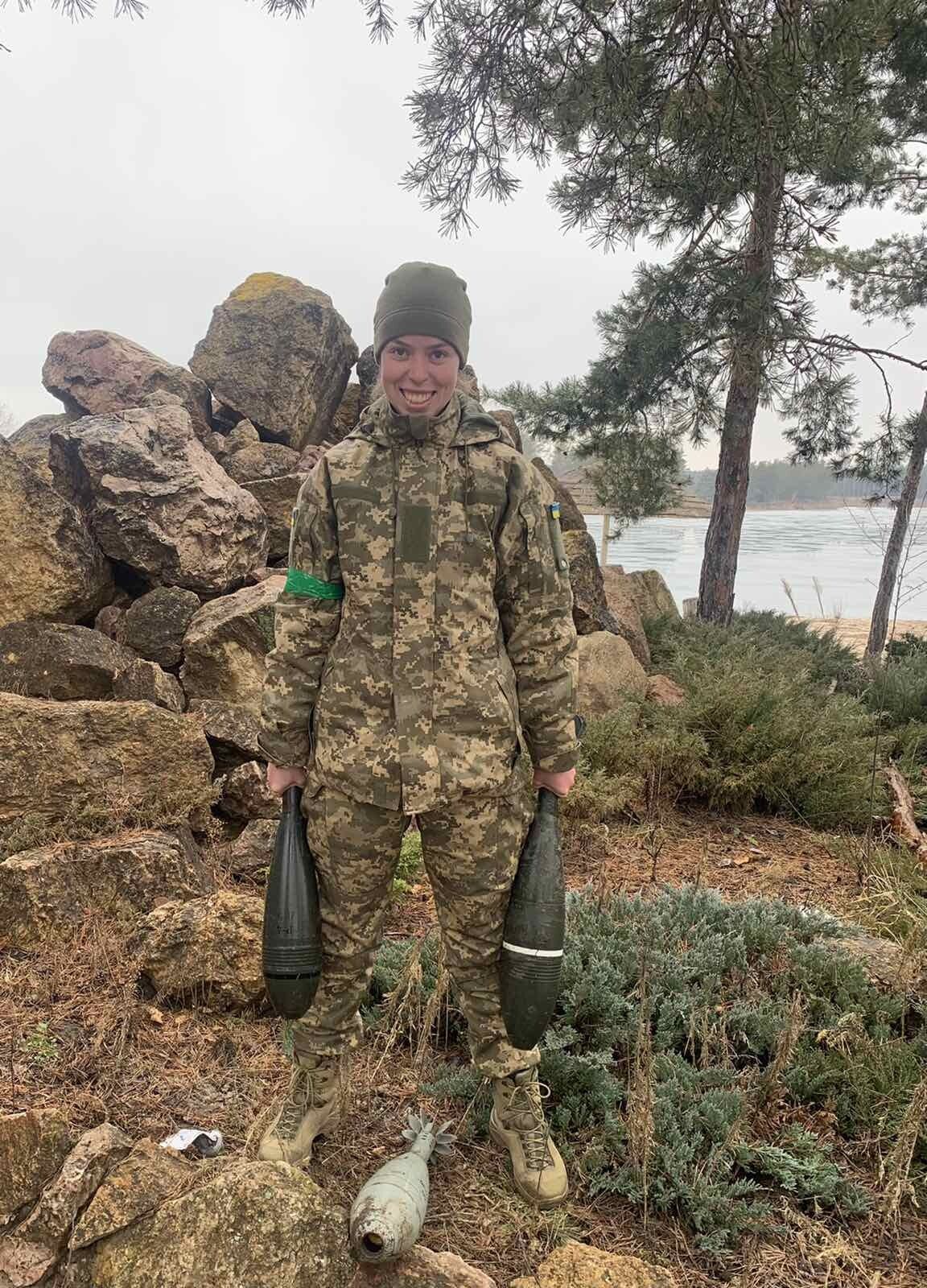 "Заспокоює чищення зброї": фітнес-тренерка з позивним "Хуліганка" нищить ворога на Донбасі у складі мінометної батареї
