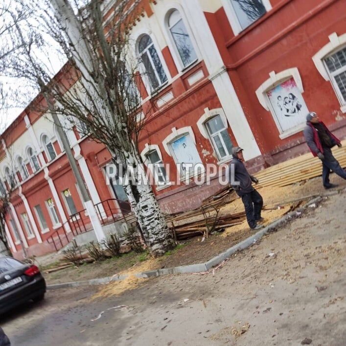 Оккупанты перебросили в Мелитополь подкрепление из "мобиков" и собираются обустроить казармы на фабрике – СМИ
