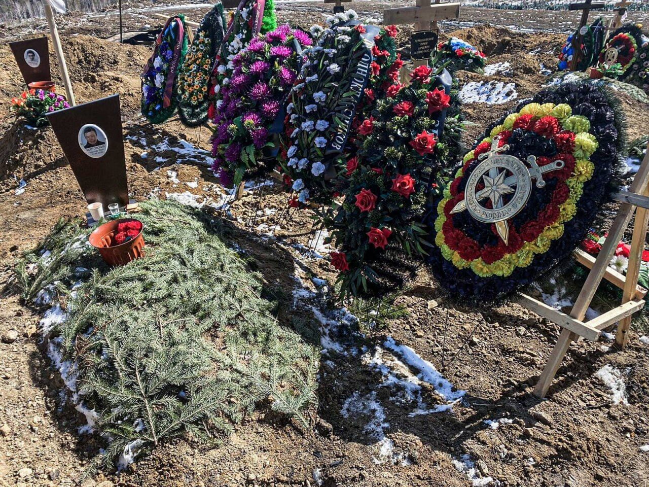 Десятки свежих могил: в российском Иркутске обнаружили массовые захоронения "вагнеровцев". Фото