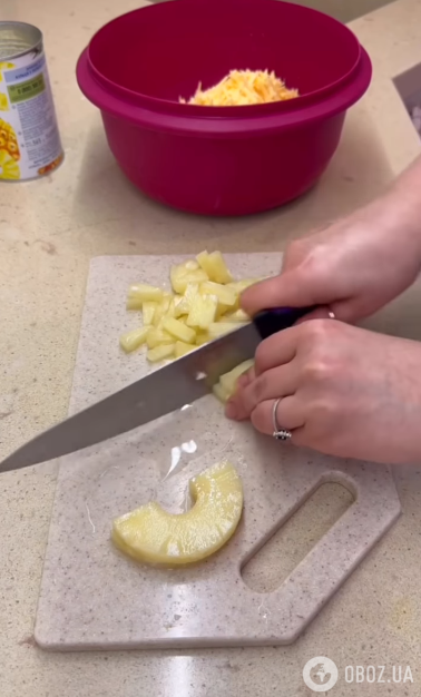Элементарный салат с курицей и ананасами: как вкусно приготовить