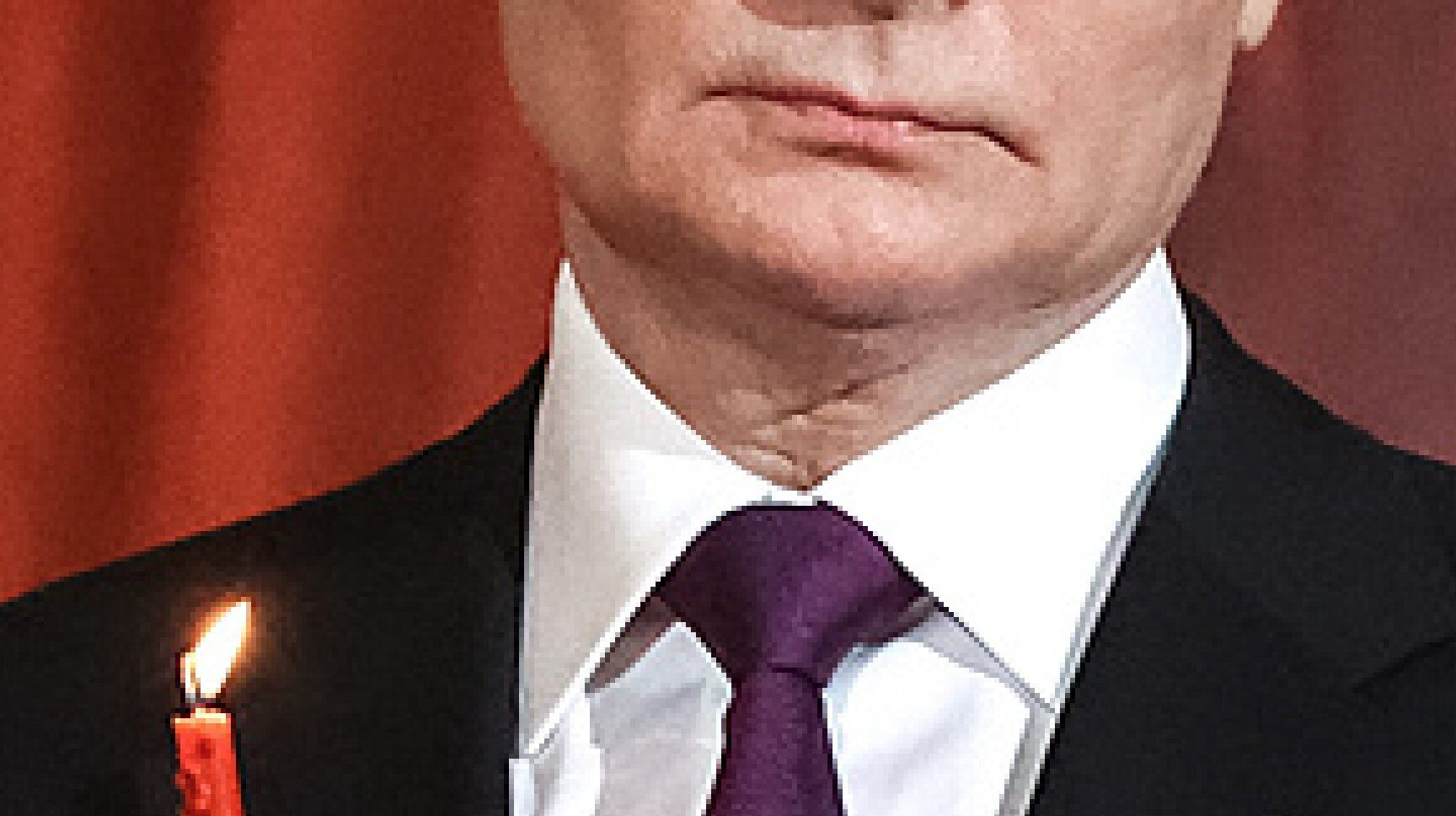 Двійник чи слід від операції? На фото Путіна в церкві на Великдень помітили "знакову" деталь