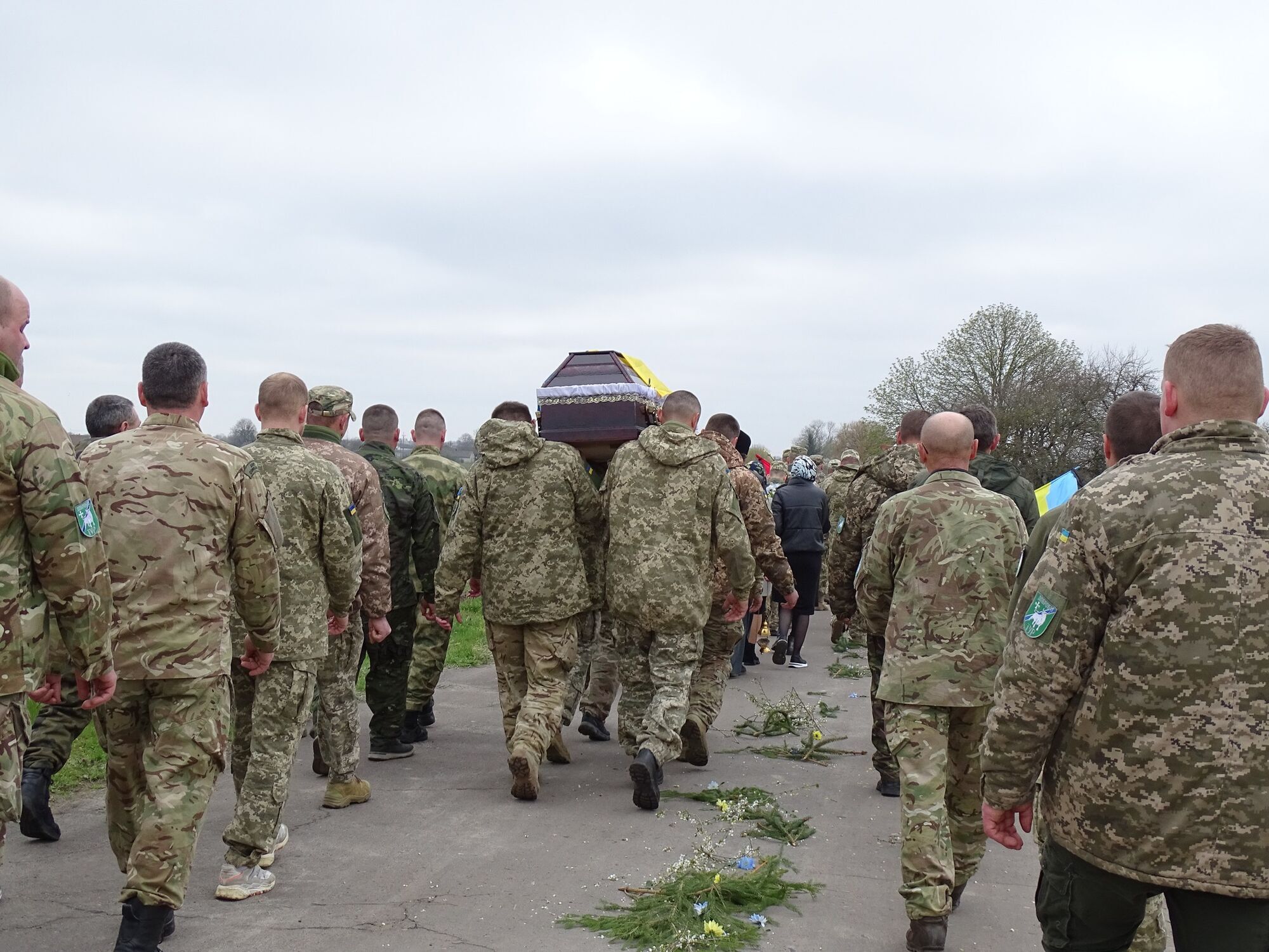 Не чекав повістки, а пішов на фронт добровольцем: на Волині попрощалися із загиблим у боях Володимиром Сохацьким. Фото