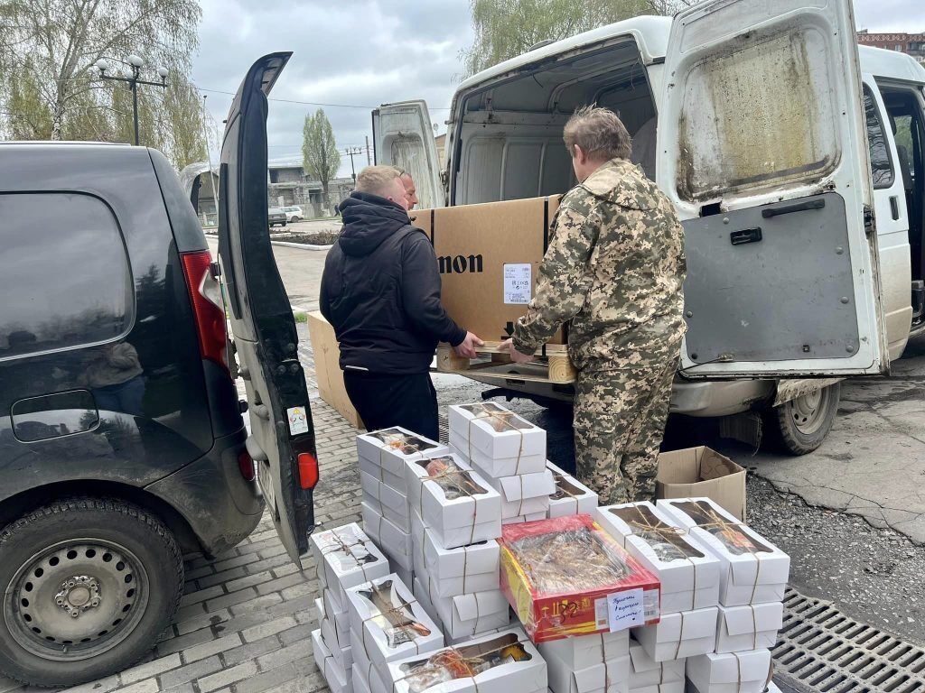 Десять бригад ЗСУ отримали святкові Military BOX та техніку від волонтерів "Солідарної молоді"