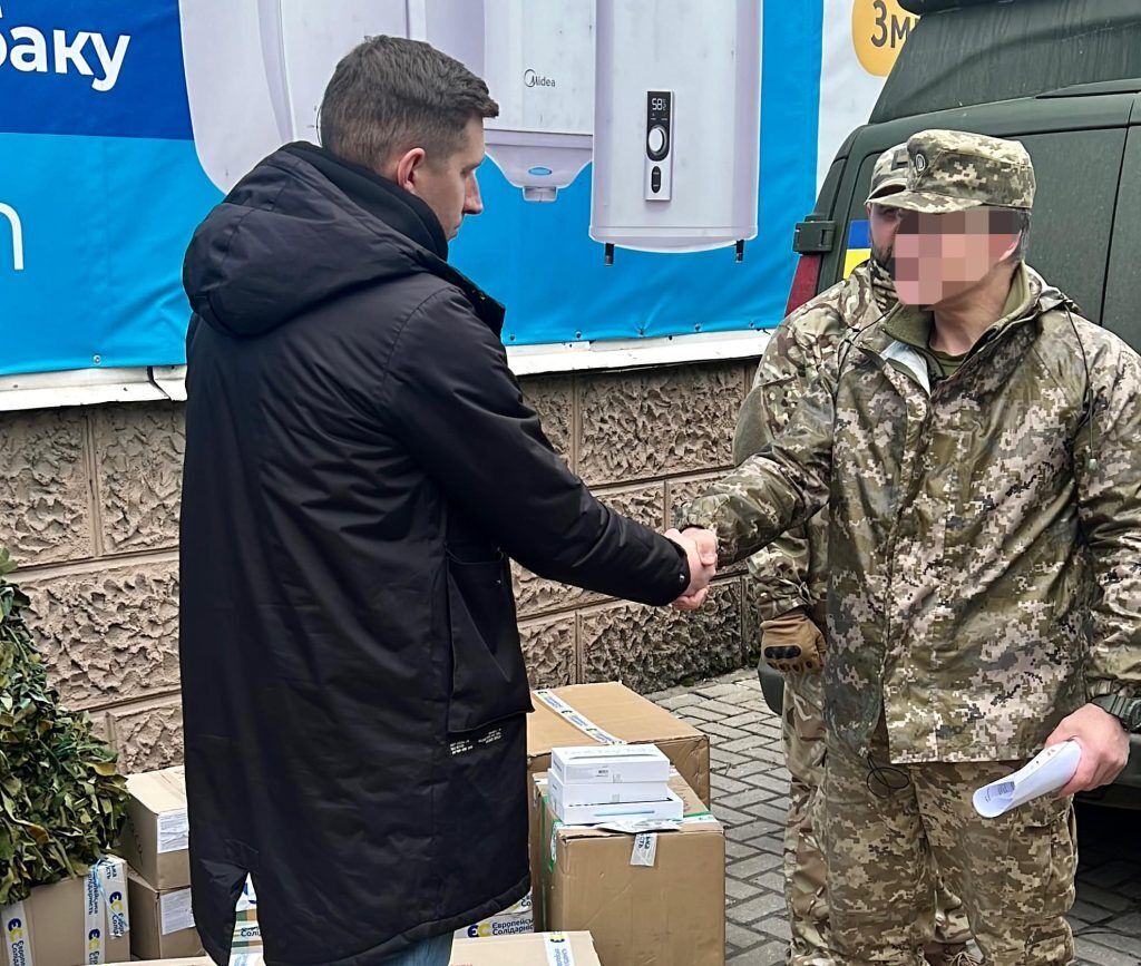 Десять бригад ЗСУ отримали святкові Military BOX та техніку від волонтерів "Солідарної молоді"