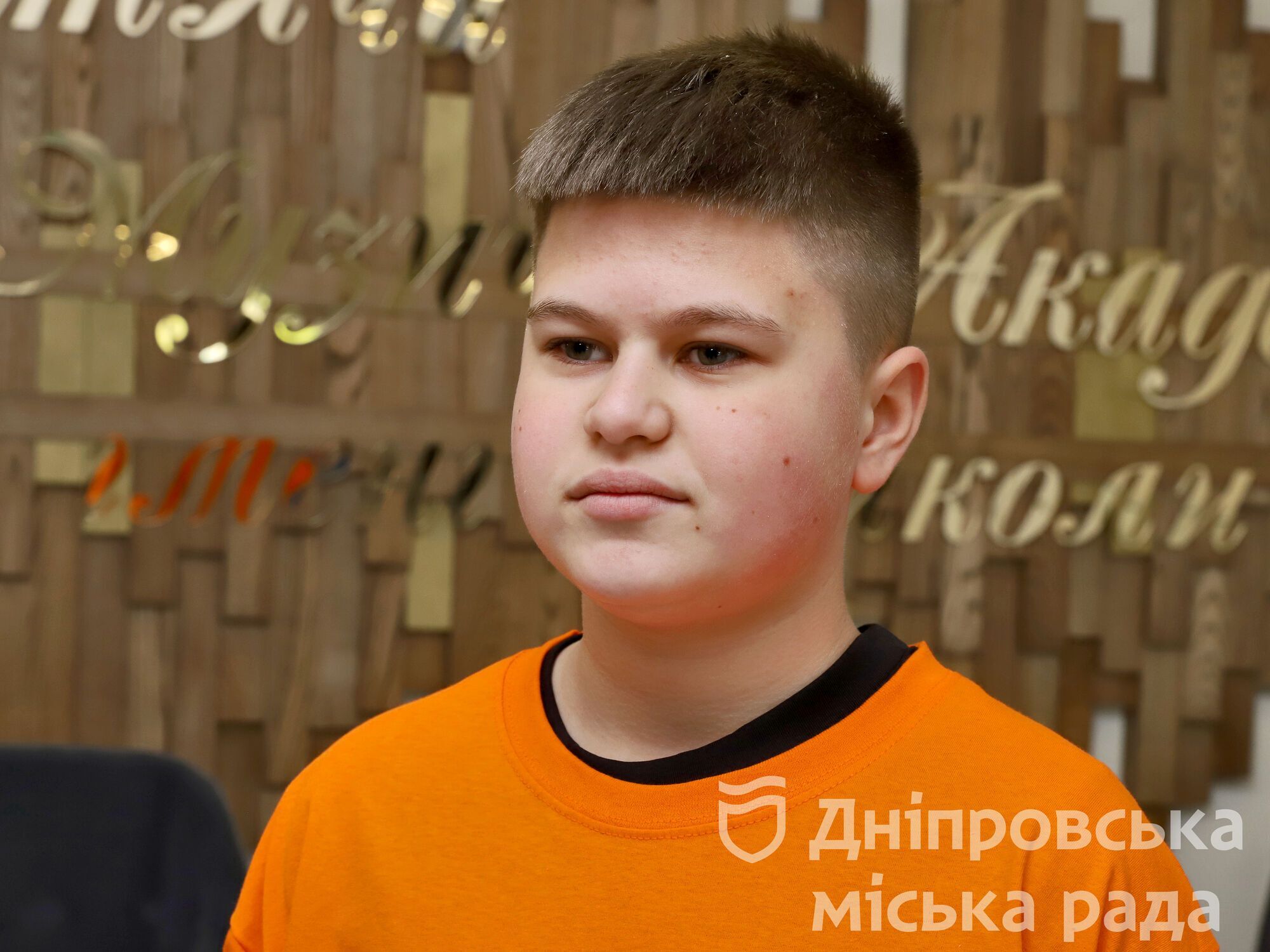 "Каждый должен помогать так, как может": педагоги и школьники Днепра рассказали, как вместе поддерживают ВСУ