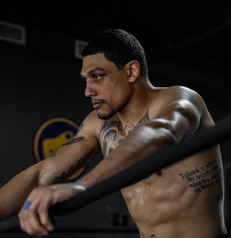 Без макіяжу та в оточенні дітей: Мадонна показала сімейну вечерю з 29-річним бойфрендом. Відео