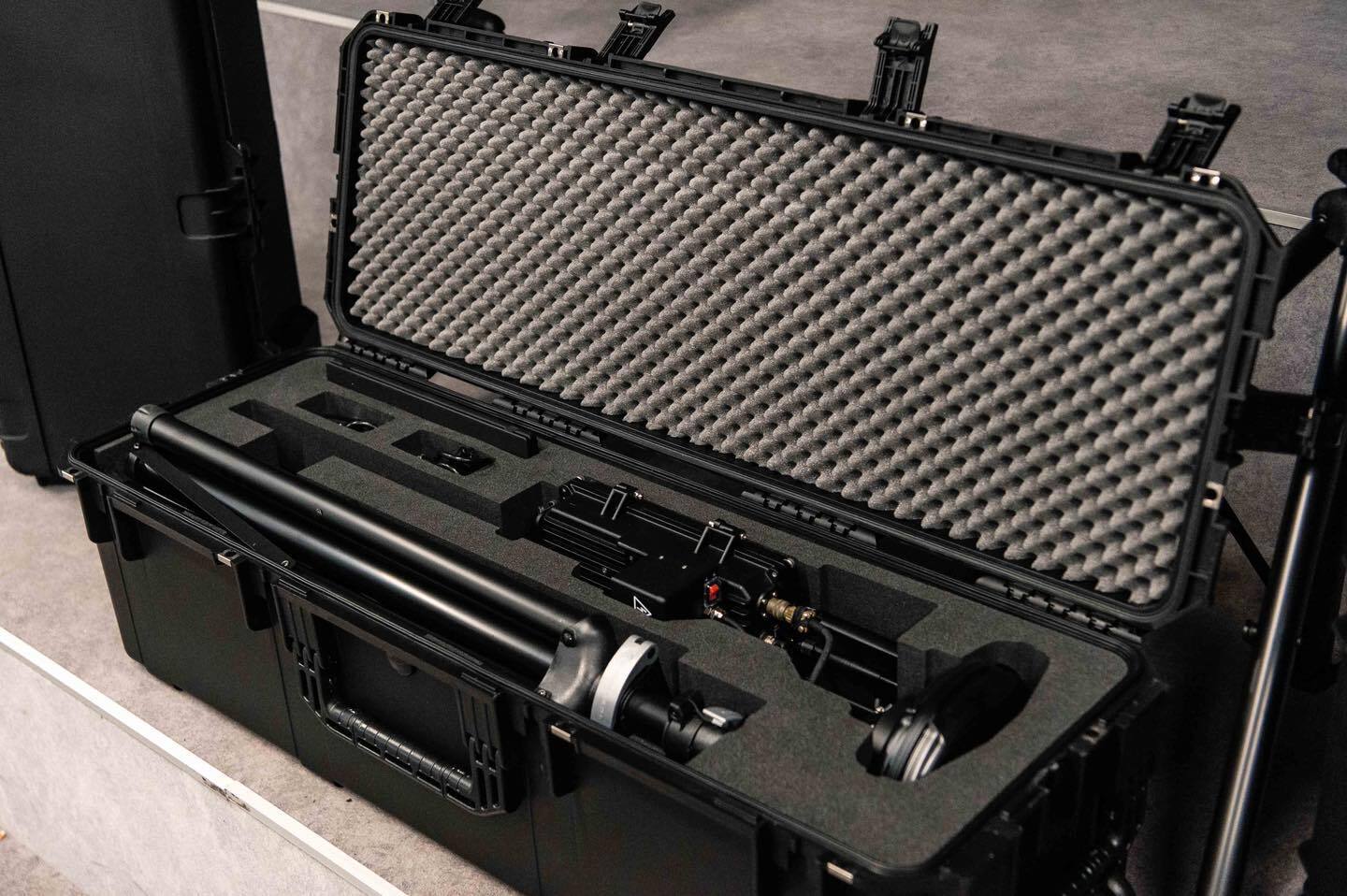 Порошенко отправит ВСУ технику для охоты на операторов вражеских дронов. Фото и видео