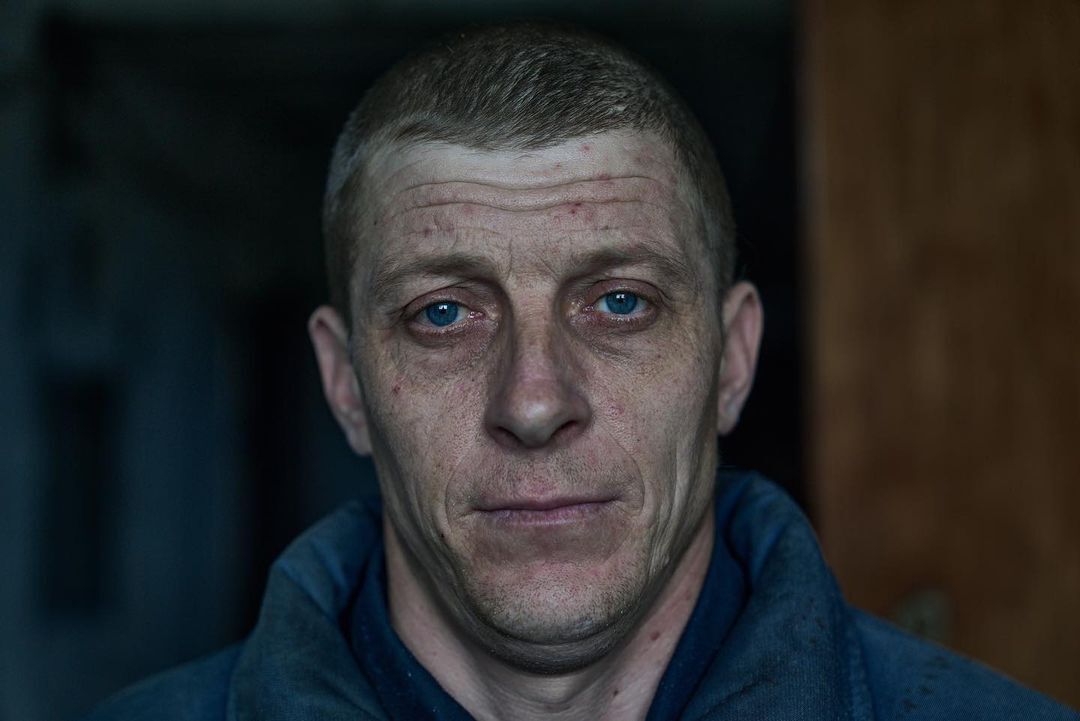 Мають чистий і ситий вигляд: фотографи Ліберови показали, в яких умовах живуть російські полонені в Україні. Фото