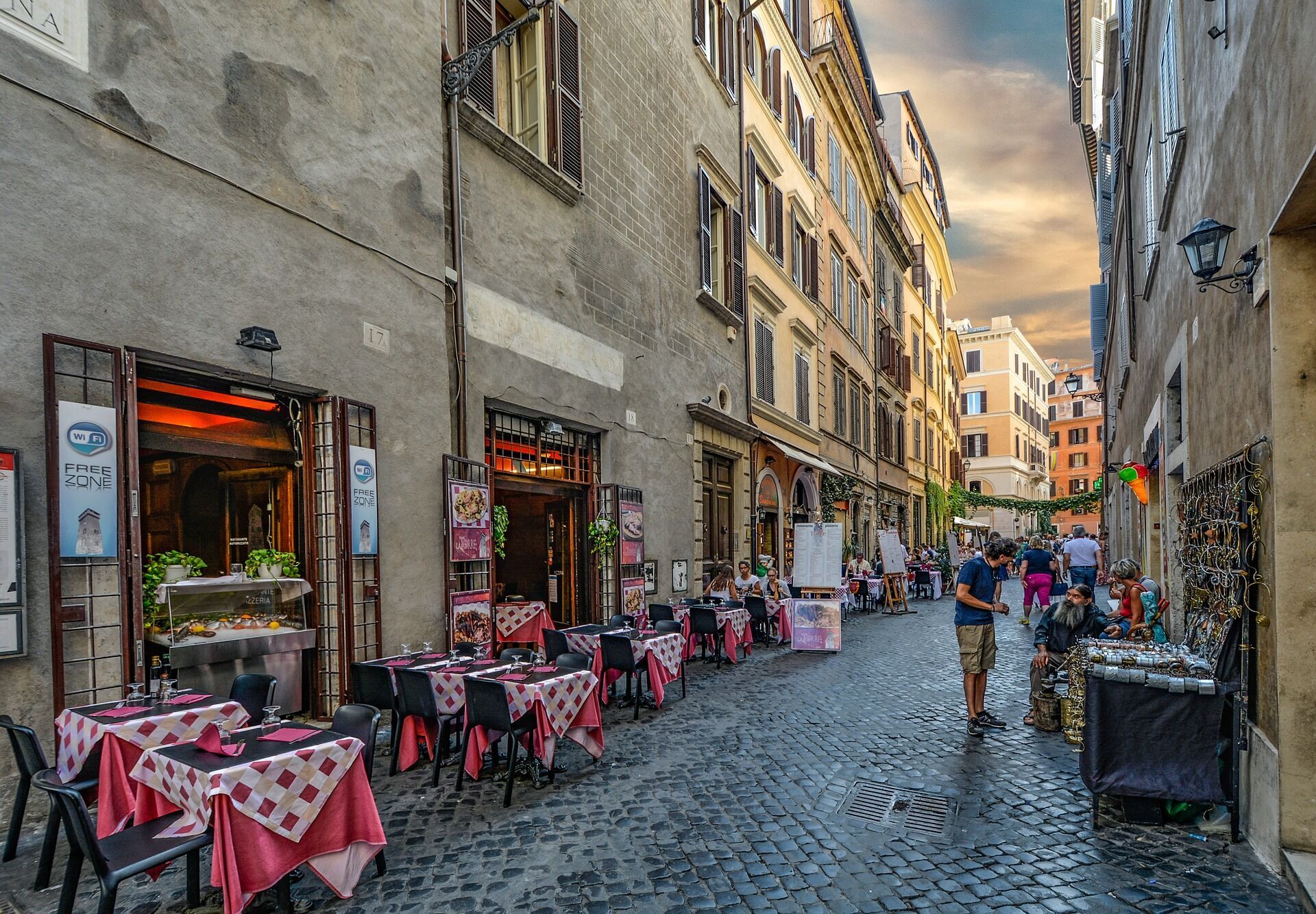 Приховані ресторани та фінансова поліція: 20+ фактів про Італію, які дивують туристів