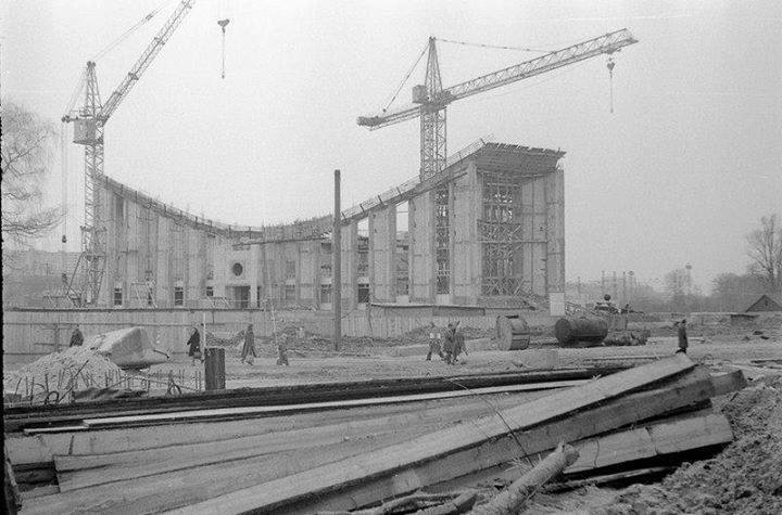 В сети показали, как в 1980-х годах строили "Бермудский треугольник" в Киеве. Архивные фото