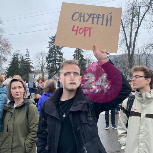 Під Києво-Печерською лаврою продовжились мітинги проти УПЦ МП. Фото і відео