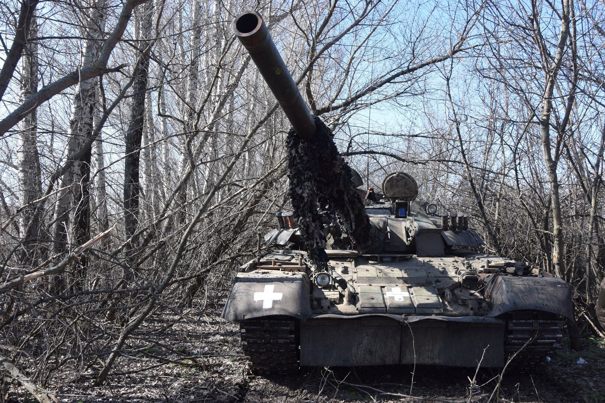 Стремительно выходят на позиции, точно бьют и мобильно прячутся: как работают украинские танки по врагу. Фото