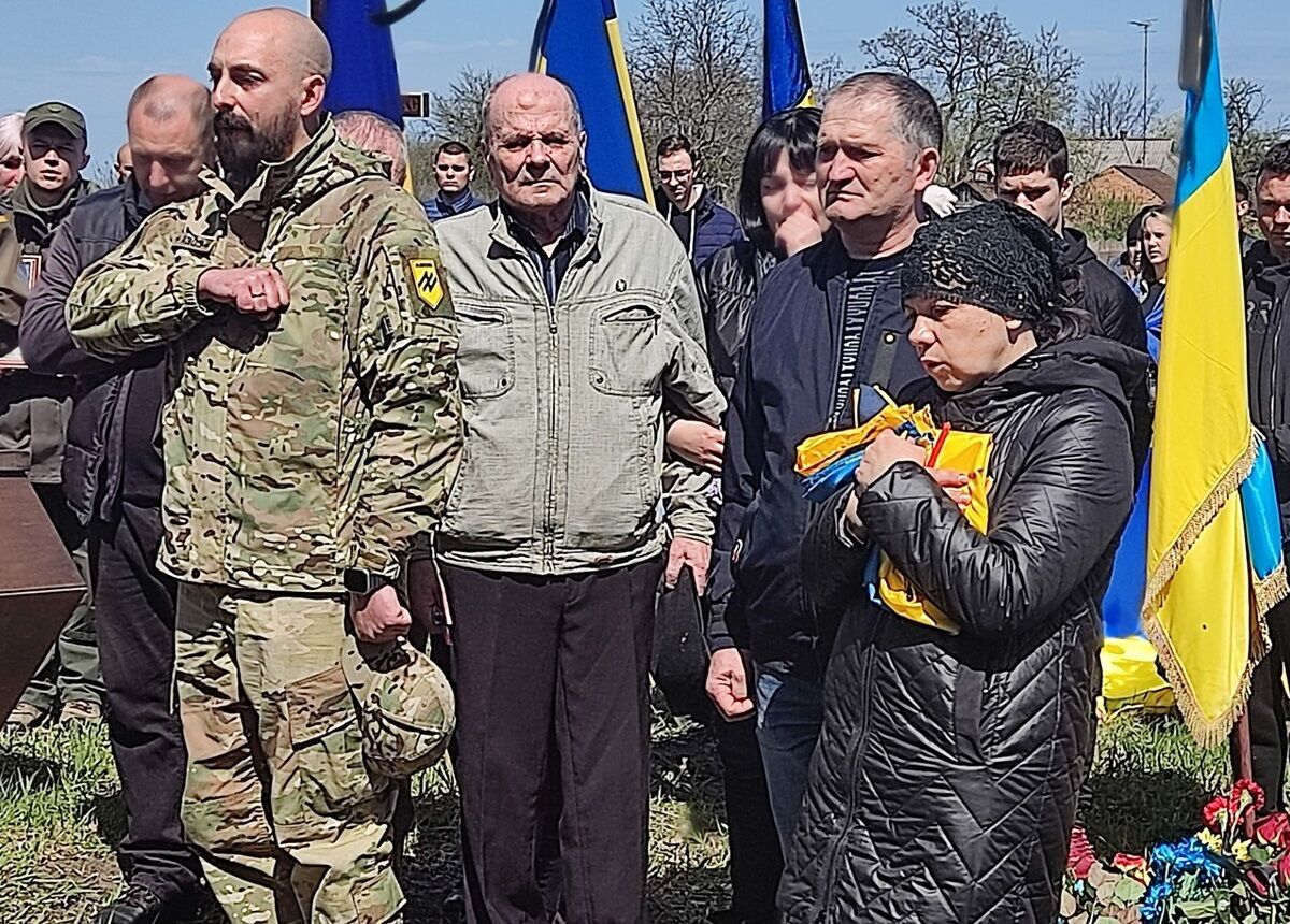 В Кировоградской области простились с защитником "Азовстали" Богданом Хомовским, который погиб во время теракта в Оленовке. Фото