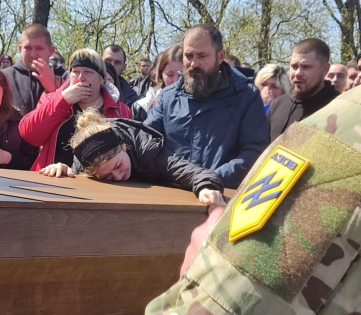 На Кіровоградщині попрощалися із захисником "Азовсталі" Богданом Хомовським, який загинув під час теракту в Оленівці. Фото 