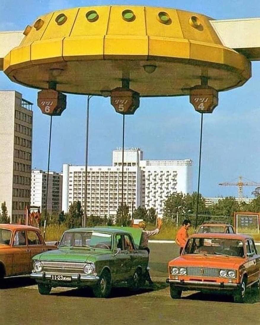 У мережі показали, який вигляд мала "японська" АЗС-НЛО в Києві в 1980-х роках. Архівні фото