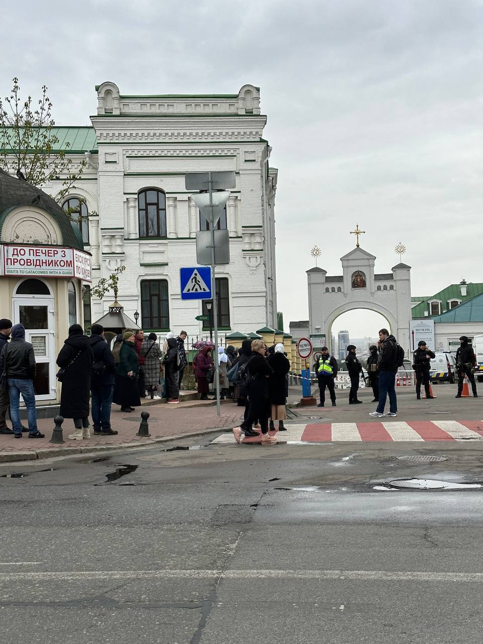 В столице неизвестные "минировали" Киево-Печерскую лавру: известны подробности. Фото и видео