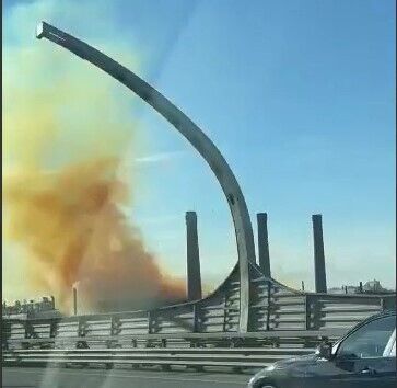 В Санкт-Петербурге заметили столб рыжего дыма, россияне запаниковали: что произошло. Видео