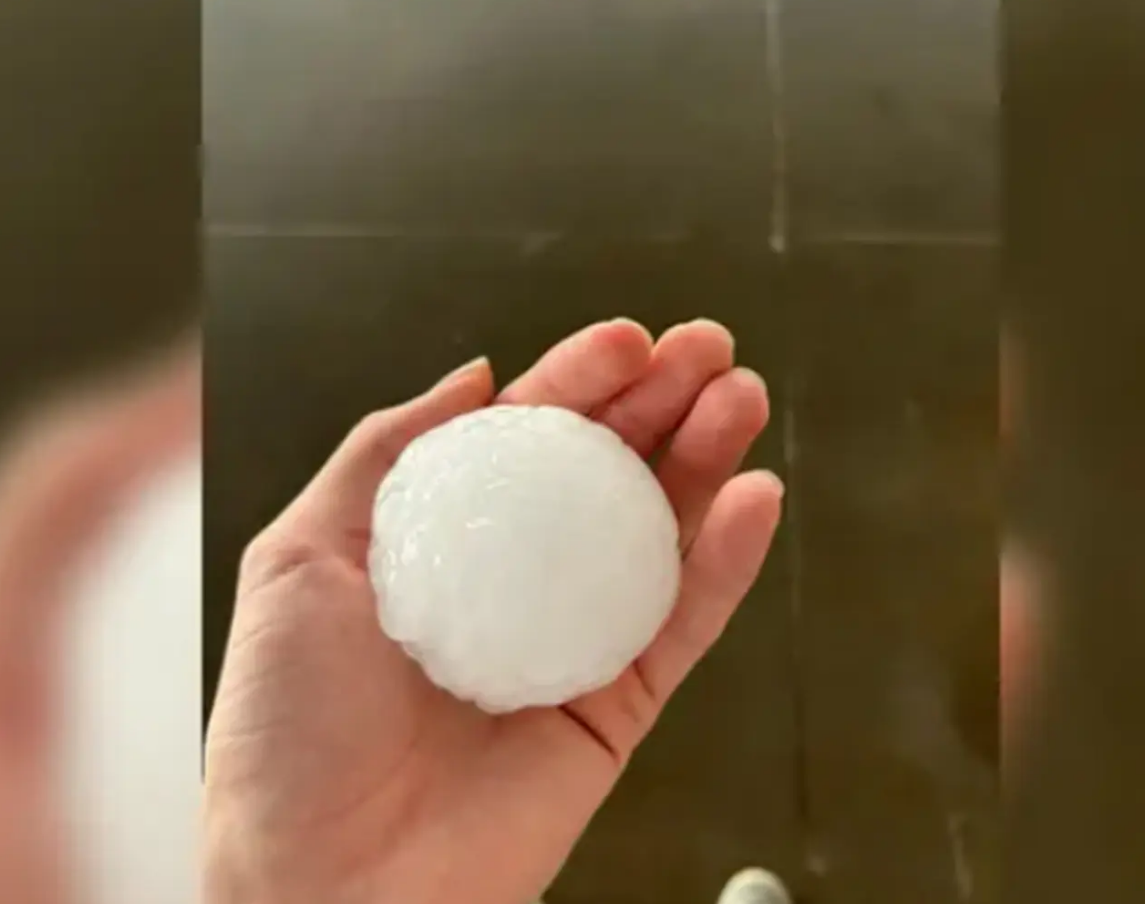 Падав град розміром із тенісний м'яч: у США пронісся потужний торнадо, є руйнування і загиблі. Фото і відео