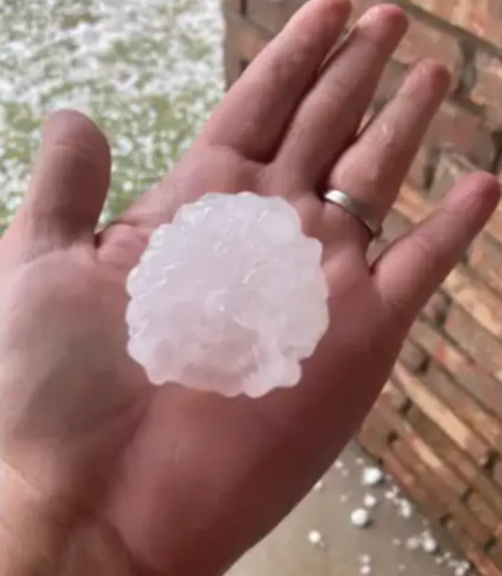 Падав град розміром із тенісний м'яч: у США пронісся потужний торнадо, є руйнування і загиблі. Фото і відео