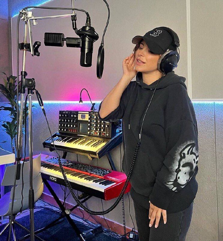 Ани Лорак "засветила" обручальное кольцо на пальце и защитила себя от неудобных вопросов. Фото 