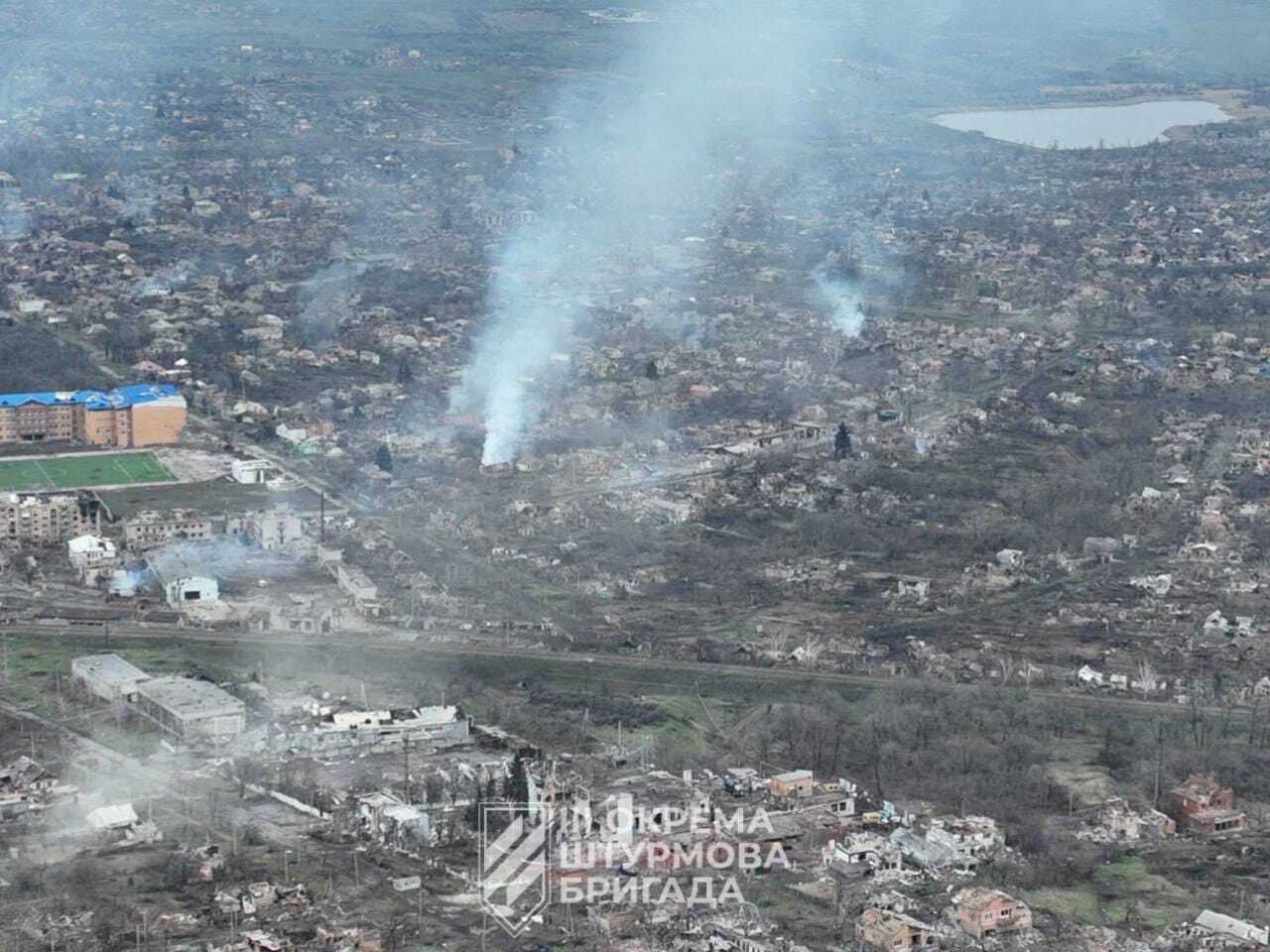 Выжженная земля и разрушенные дома: как выглядит Бахмут с высоты после месяцев ожесточенных боев. Фото
