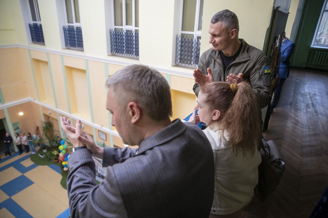 Кличко привітав вчителів та учнів київської спецшколи №57 зі 100-річним ювілеєм навчального закладу. Фото