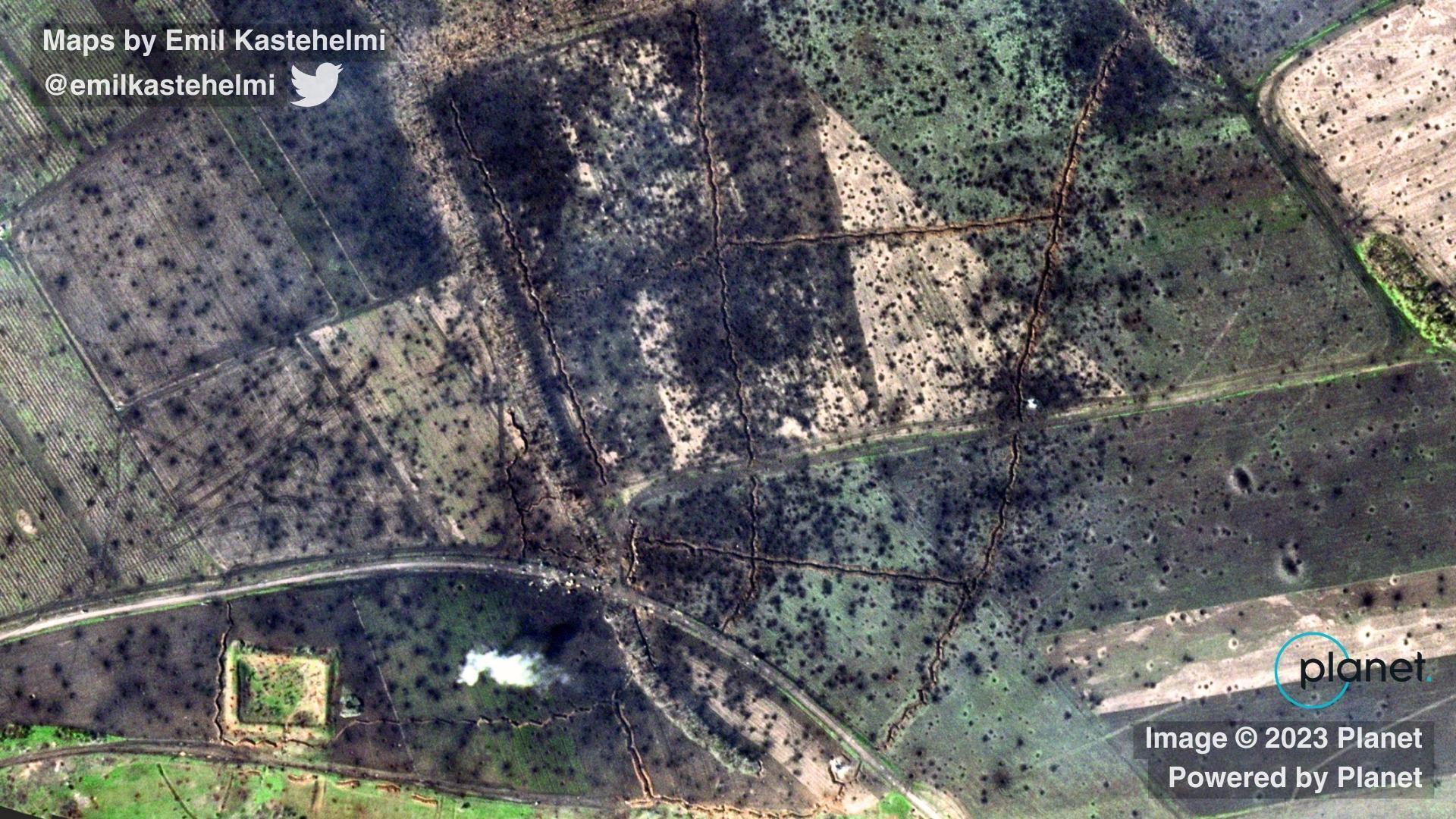 Біля Бахмута тривають надважкі бої: опубліковано супутникові знімки