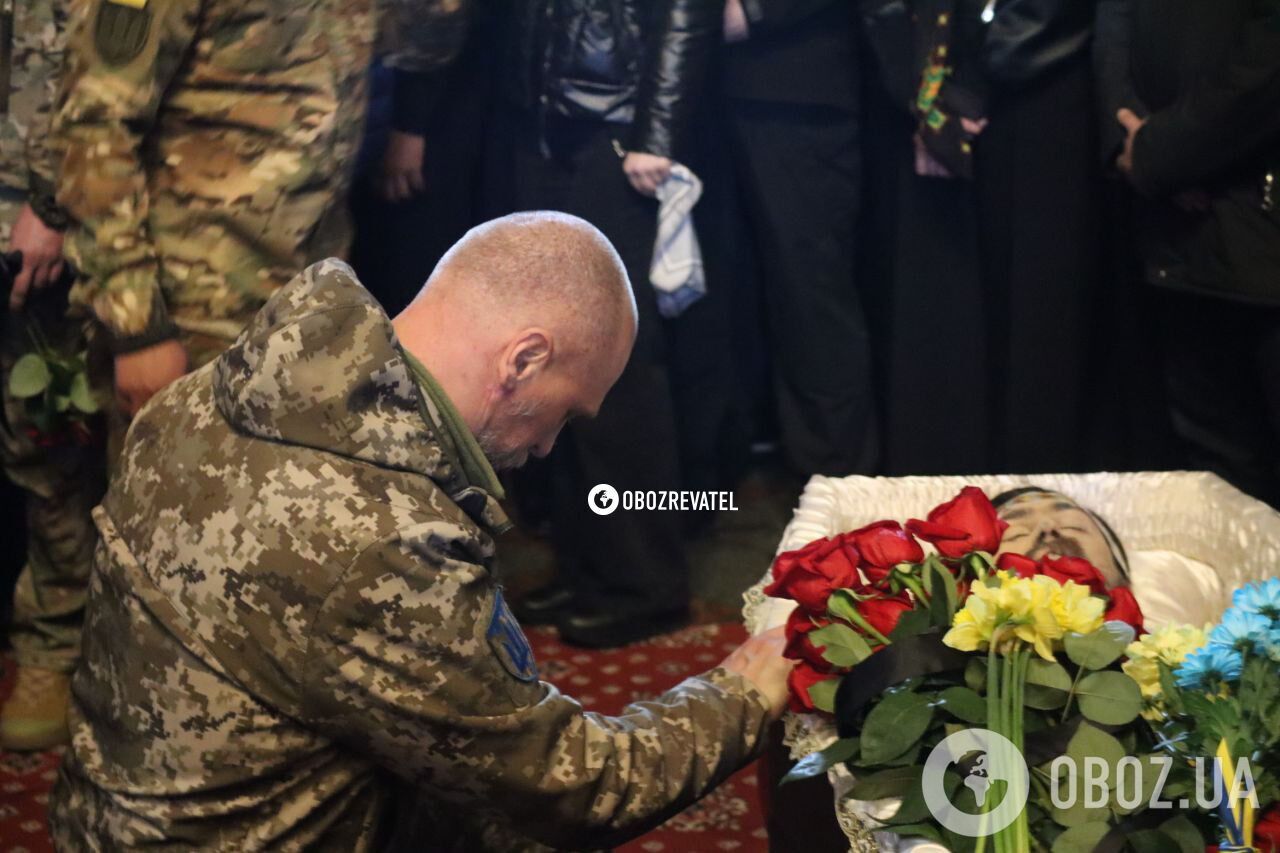 Шел на штурм один из первых: в Киеве простились с погибшим на войне эксдепутатом Барной. Фото
