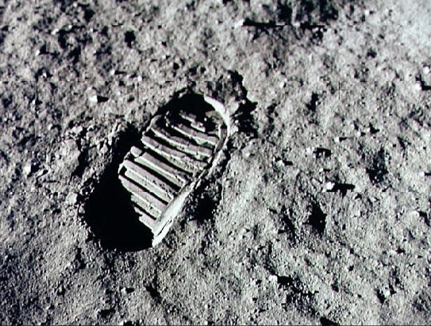 Слід База Олдріна у місячному ґрунті.