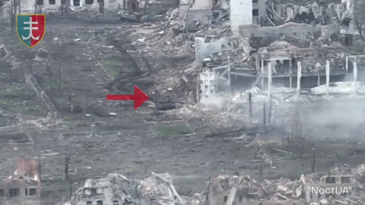 Морпехи уничтожили российский танк, который "делал им нервы": зрелищное видео
