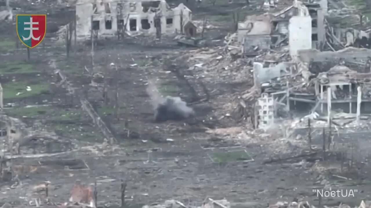 Морпехи уничтожили российский танк, который "делал им нервы": зрелищное видео