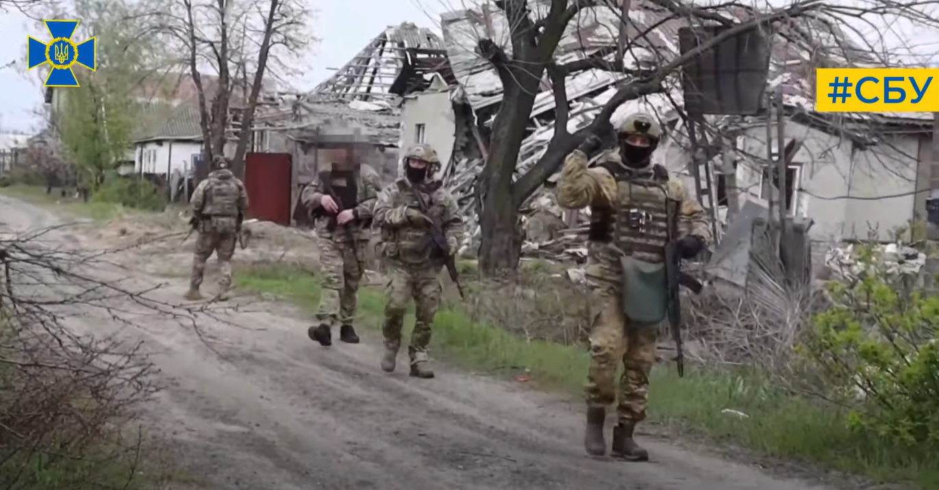 Добровольно пошли на сотрудничество с врагом: СБУ разоблачила группу вражеских приспешников в Лимане Донецкой области. Видео