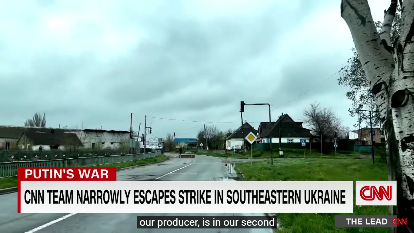 Іноземні журналісти дивом врятувалися під обстрілом у Оріхові: російська ракета впала поруч