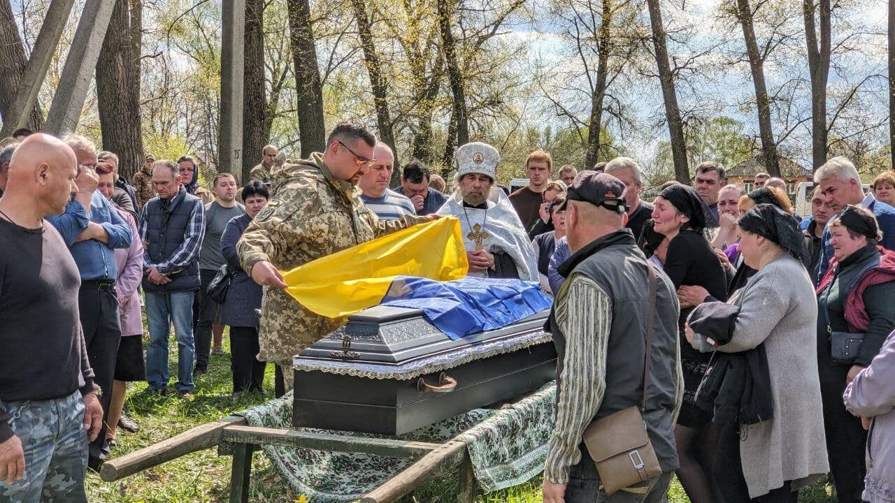 На Черниговщине попрощались со старшиной, который погиб в бою против России на Донетчине. Фото