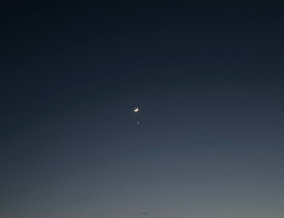 Луна и Венера в вечернем небе
