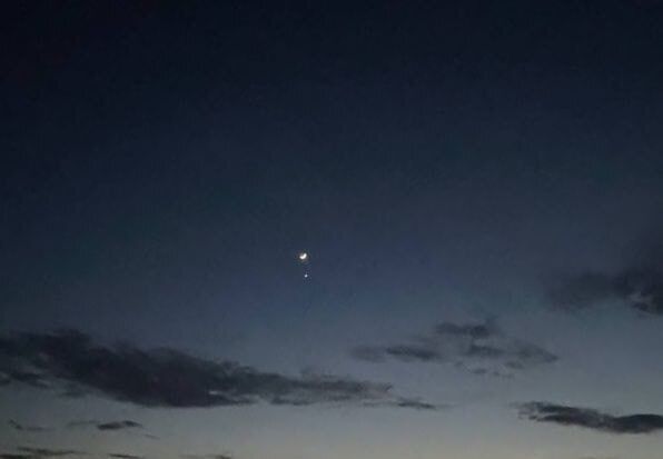 Місяць і Венера над Україною