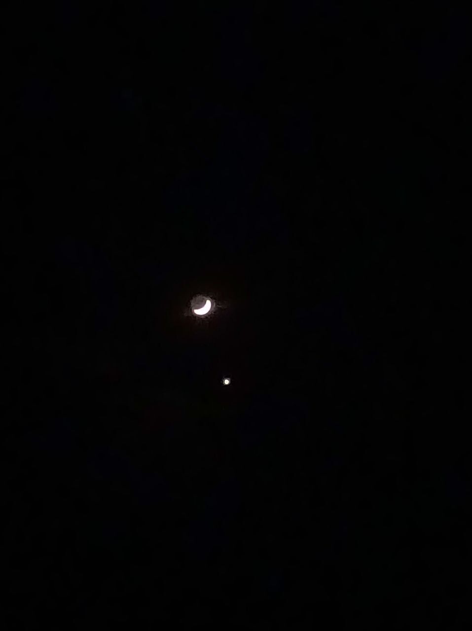 Луна и Венера в ночном небе