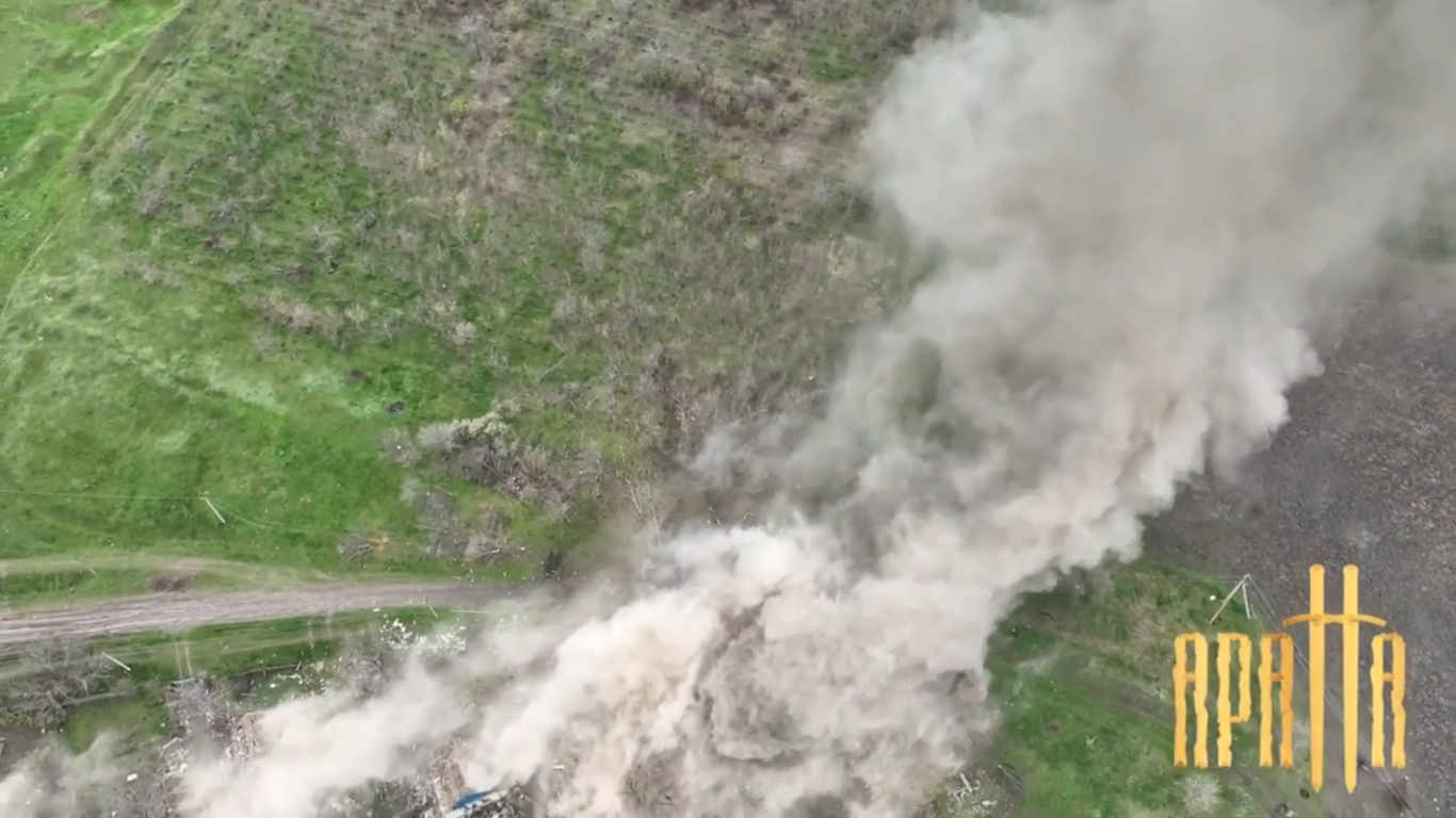 ВСУ ювелирно взорвали склад противотанковых мин оккупантов: зрелищное видео