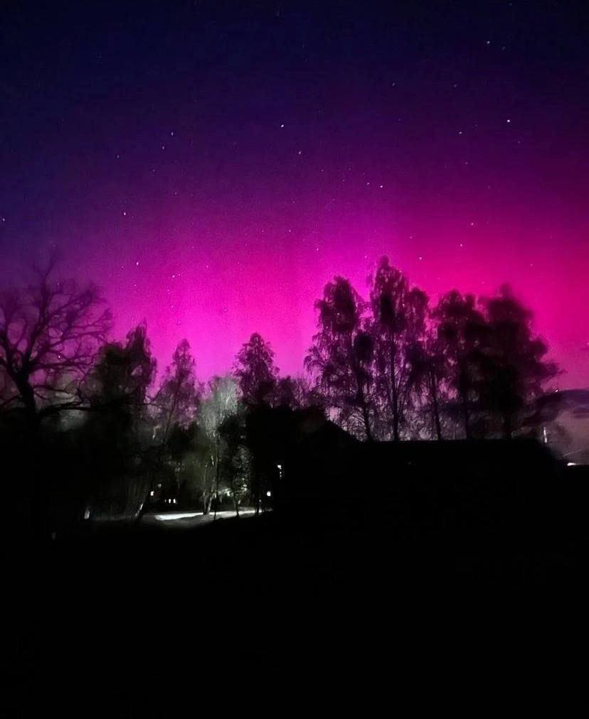 Північне сяйво у небі над Броварами