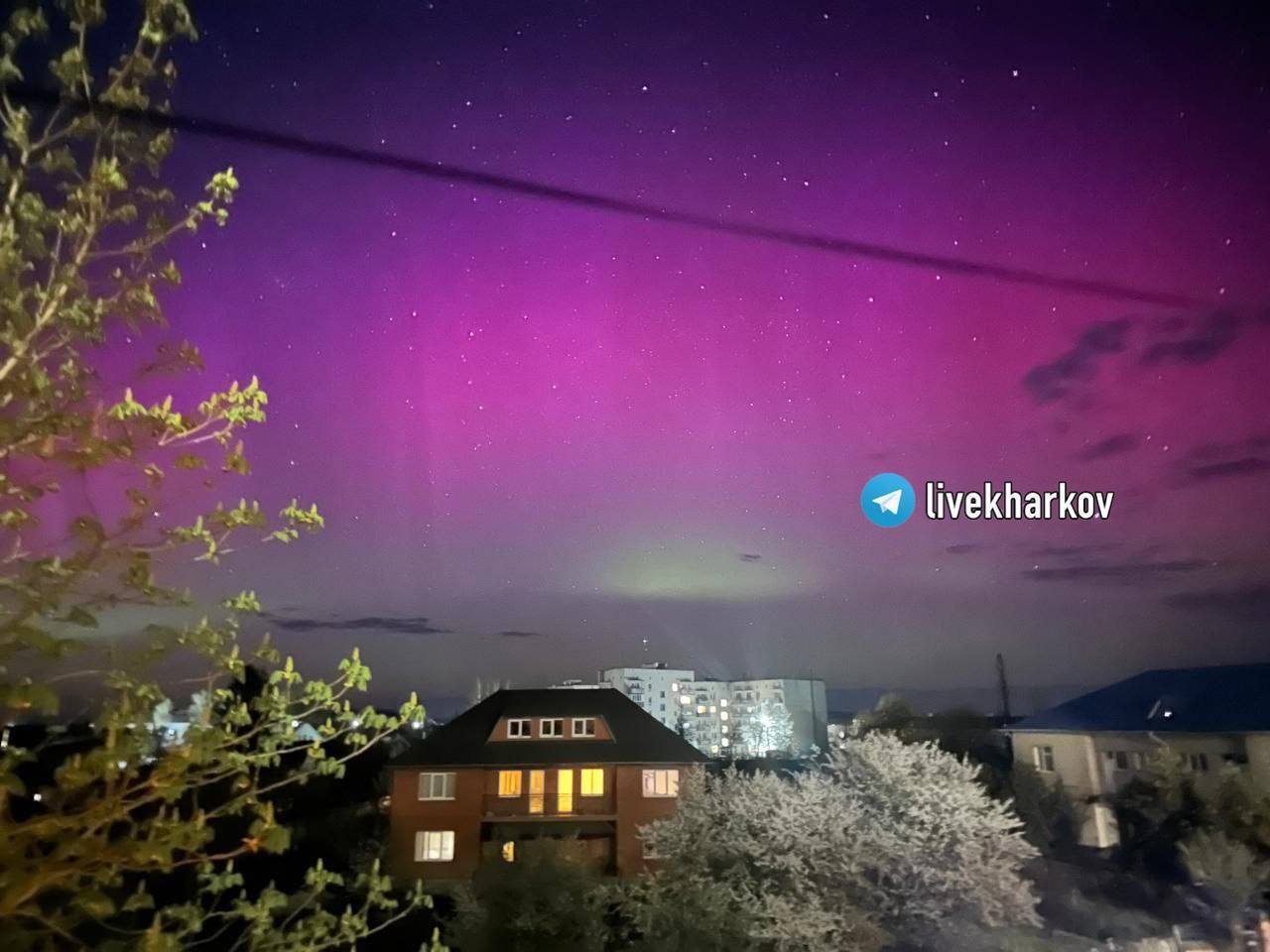 Північне сяйво у небі над Харковом