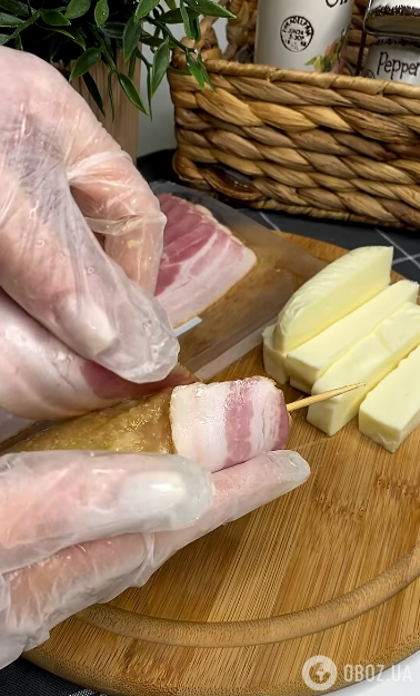 Как приготовить куриные котлеты, чтобы они были сочными: с беконом и сыром