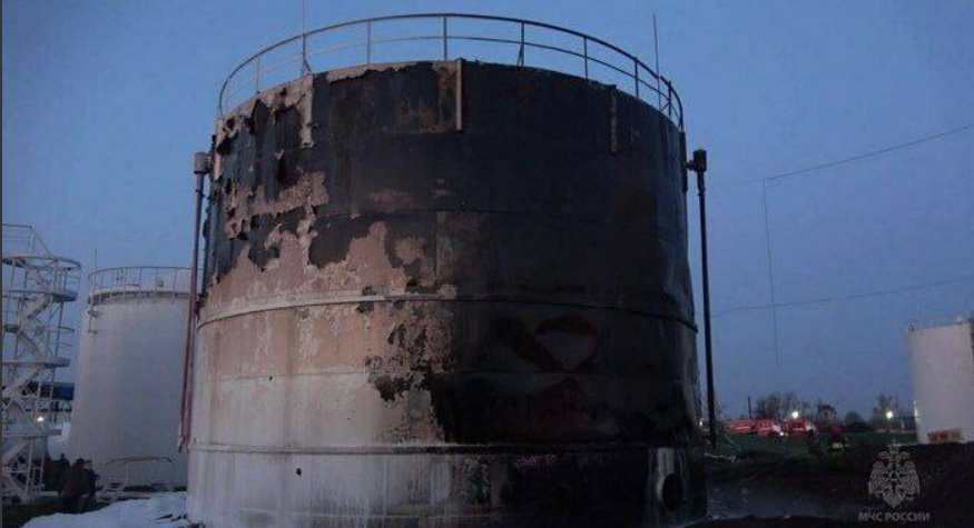 Работал БПЛА: в оккупированных Ровеньках в Луганской области произошла мощная "бавовна" на нефтебазе