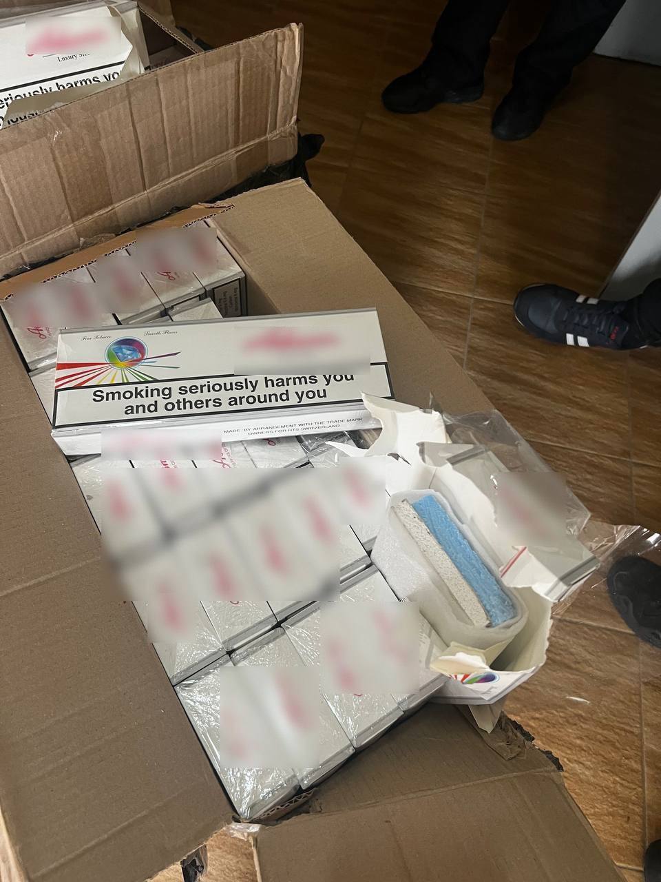 На Киевщине мужчина продавал муляжи вместо стиков к электронным сигаретам: пострадали 300 человек. Фото и видео