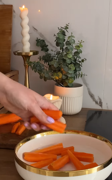 Смачніше за картоплю-фрі: як запекти хрустку моркву в духовці 