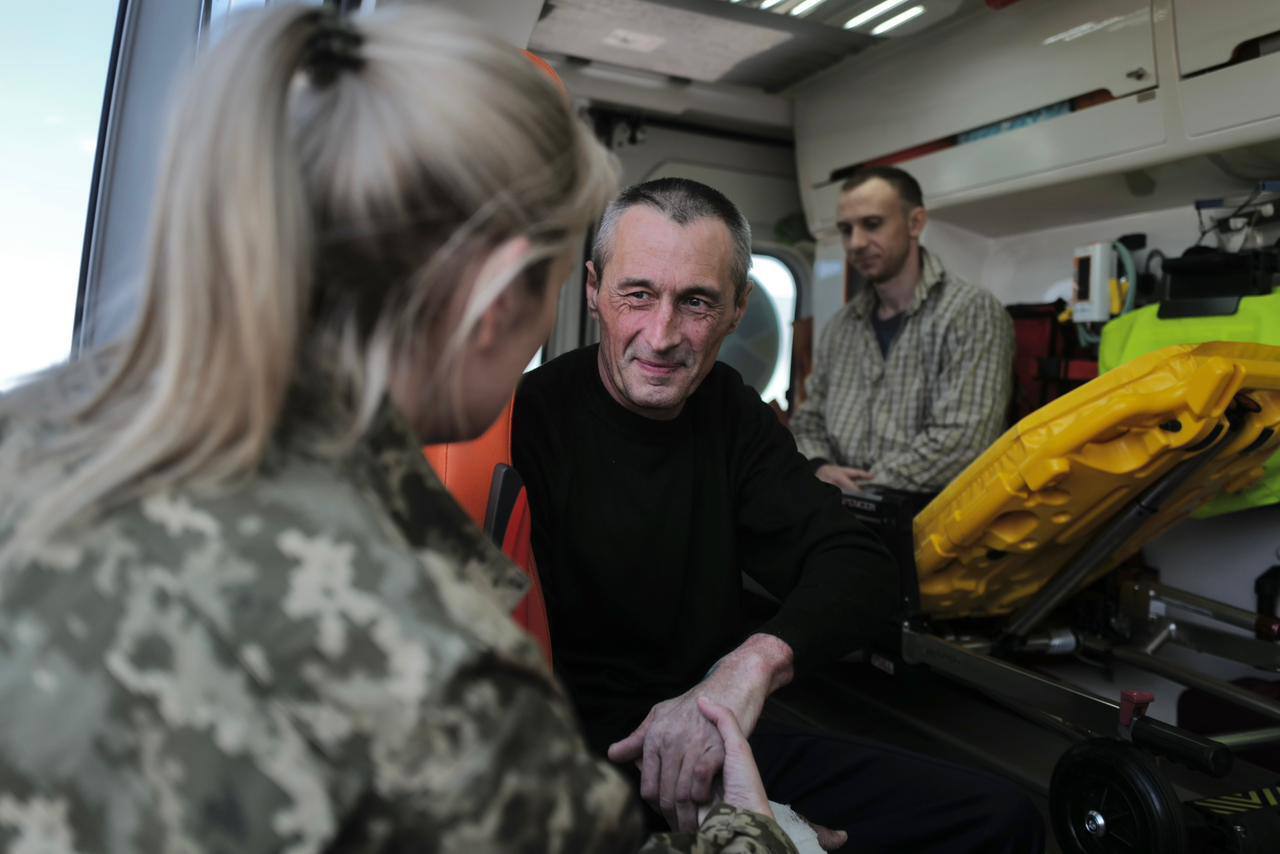Защитники Мариуполя, Херсона и востока: Украина вернула из российского плена 44 пленных. Фото и видео