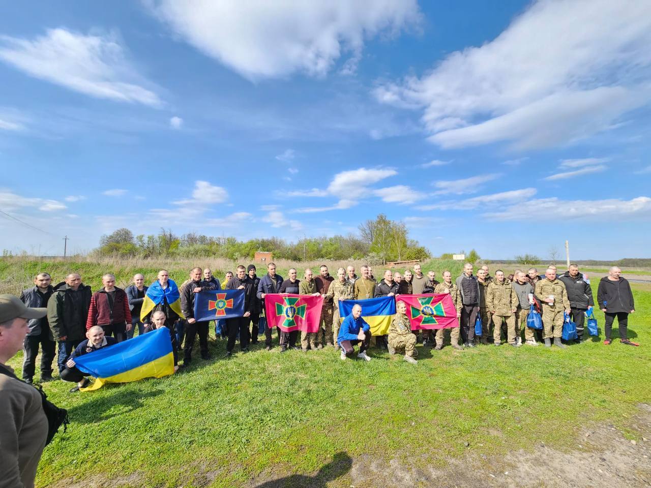Захисники Маріуполя, Херсонщини та сходу: Україна повернула з російського полону 44 полонених. Фото та відео