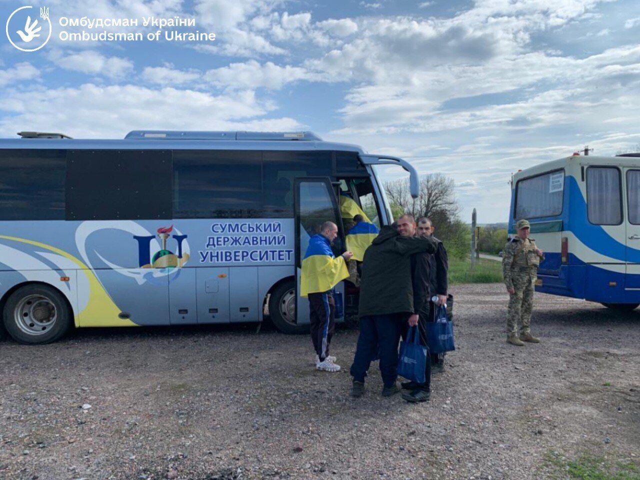 Защитники Мариуполя, Херсона и востока: Украина вернула из российского плена 44 пленных. Фото и видео