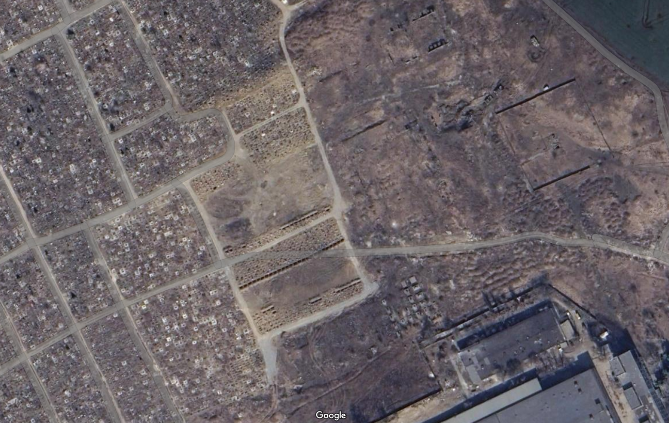 Google оновив супутникові знімки Маріуполя: на них видно масштаб руйнувань і нові масові поховання