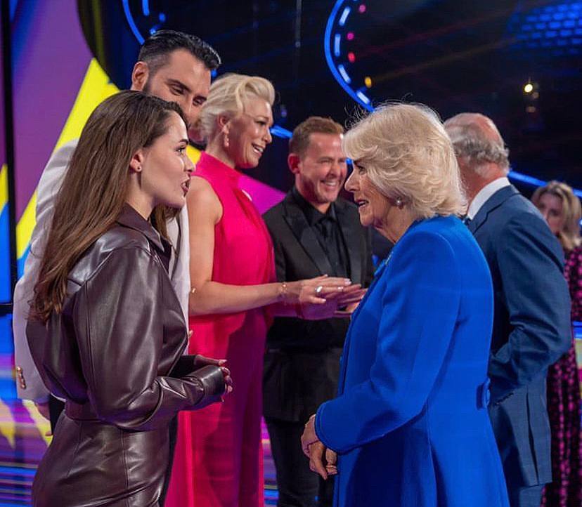 "Поговорили про Україну": Юлія Саніна зустрілася з королем Чарльзом на сцені Євробачення у Ліверпулі. Фото