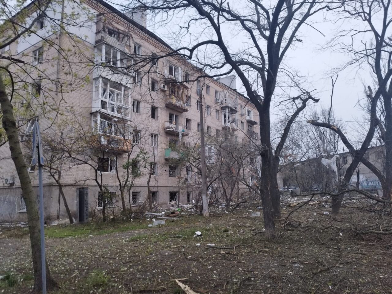 Війська РФ обстріляли Миколаїв, є влучання в багатоповерхівку: одна людина загинула, багато постраждалих
